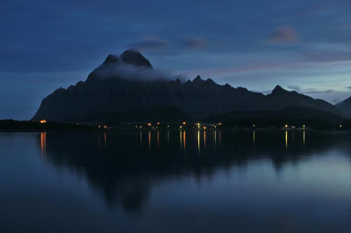 Isole Lofoten9.JPG - AI PIEDI DELLA RUPE